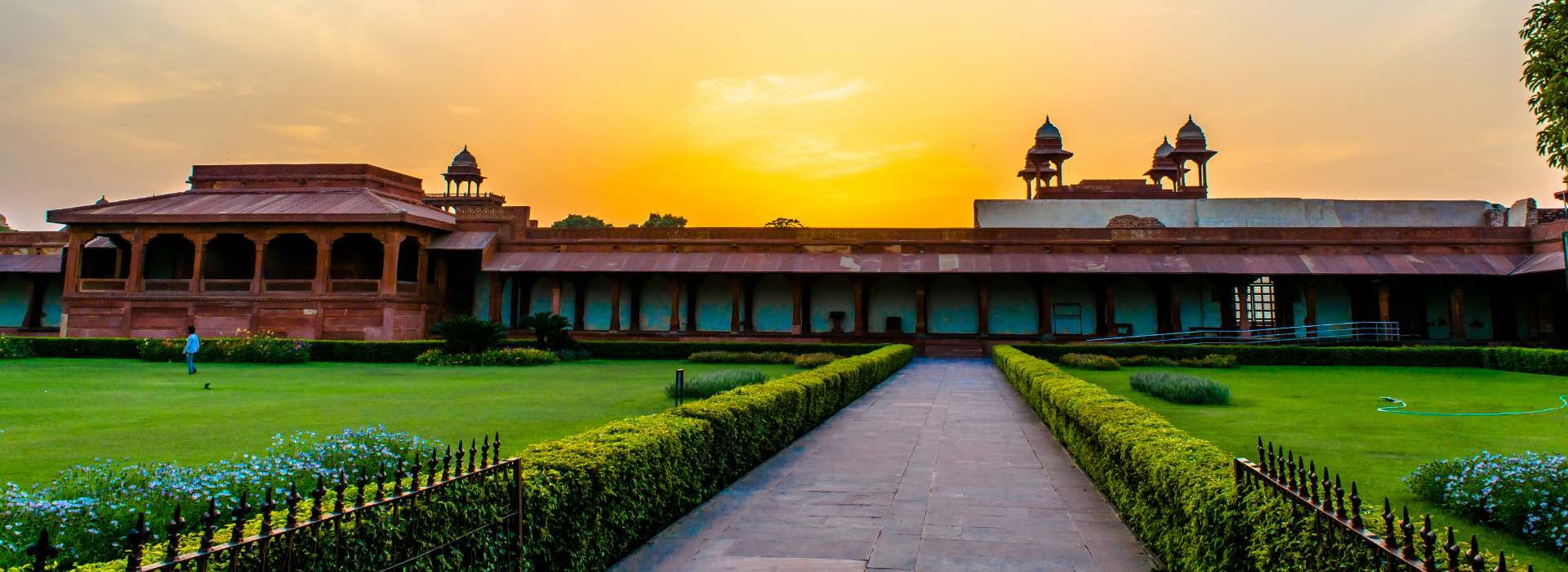 Agra Overnight Tour with Taj Mahal and Fatehpur Sikri